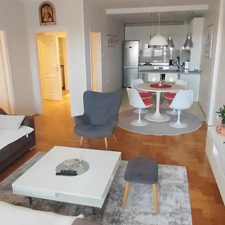 Lux Apartman Ava Kikinda Exterior foto